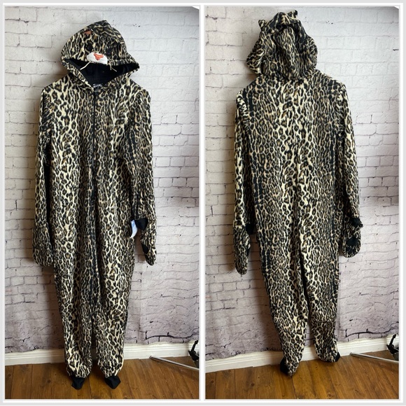 Nick and Nora size small leopard print pajama one piece bodysuit - Picture 2 of 5